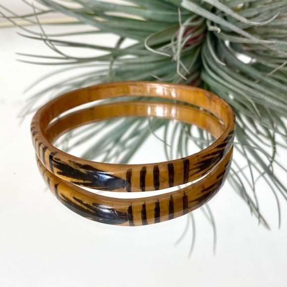 Pair Of Vintage Boho Neutral Bangle Bracelets - Picture 3 of 5